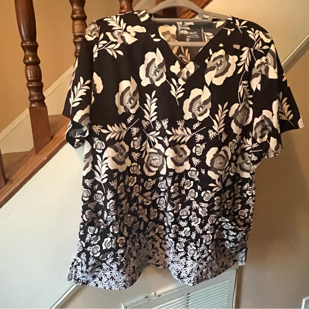 Butter-Soft Black & White Floral Print Scrub Top